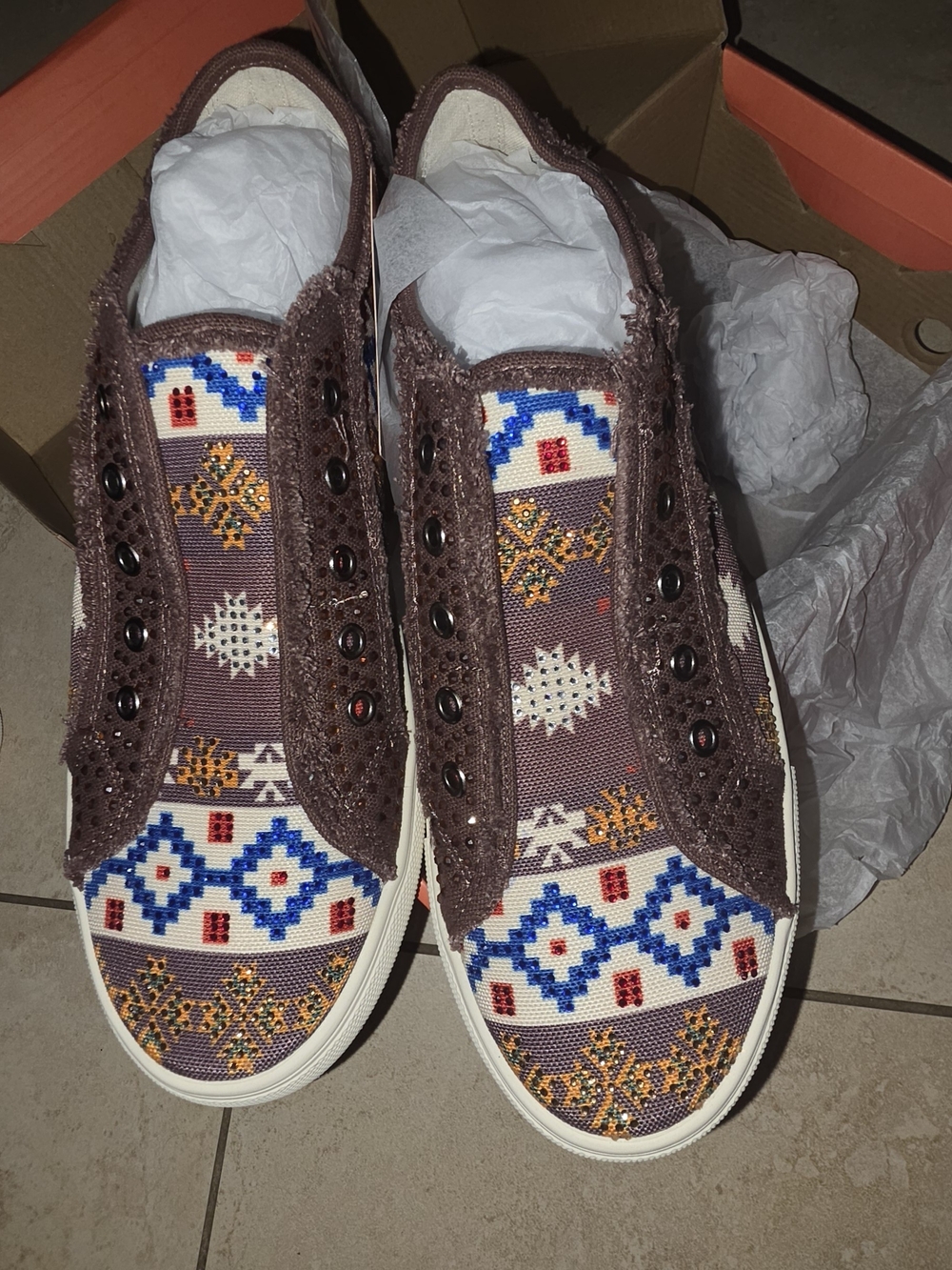 Montana West Aztec Rhinestone Slip On Sneakers Women’s Size 10 NIB